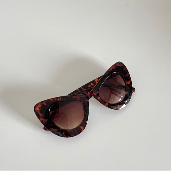 Vintage cat eye sunglasses - Picture 2 of 5